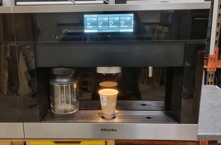 Miele koffiemachine cva 6805, Witgoed en Apparatuur, Koffiezetapparaten, Zo goed als nieuw, Koffiebonen, Koffiemachine, 2 tot 4 kopjes