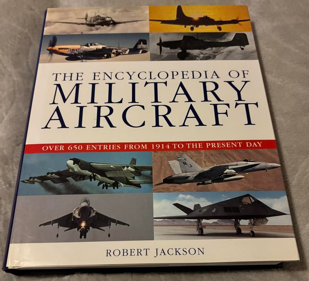 Luchtmachtboek hc: The Encyclopedia of Military Aircraft, Ophalen of Verzenden, Voor 1940, Gelezen