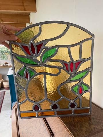 Glas in lood art nouveau met tulpen  beschikbaar voor biedingen