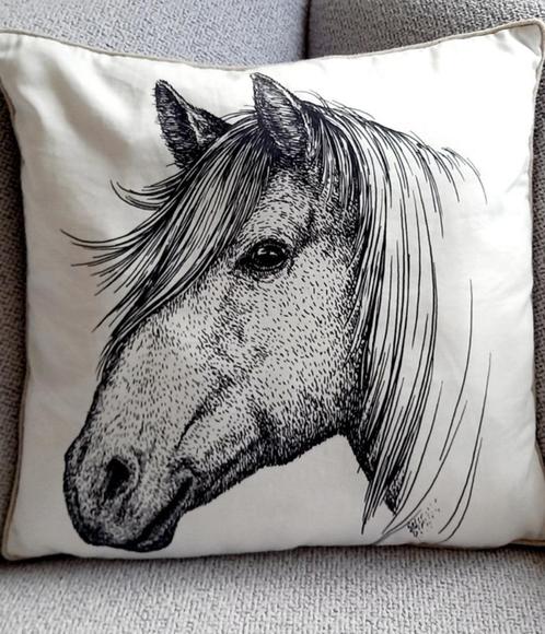 Gloednieuw Paard Kussensloop van 35,95 naar 9,99 €, Huis en Inrichting, Woonaccessoires | Kussens, Nieuw, Wit, Vierkant, Ophalen of Verzenden