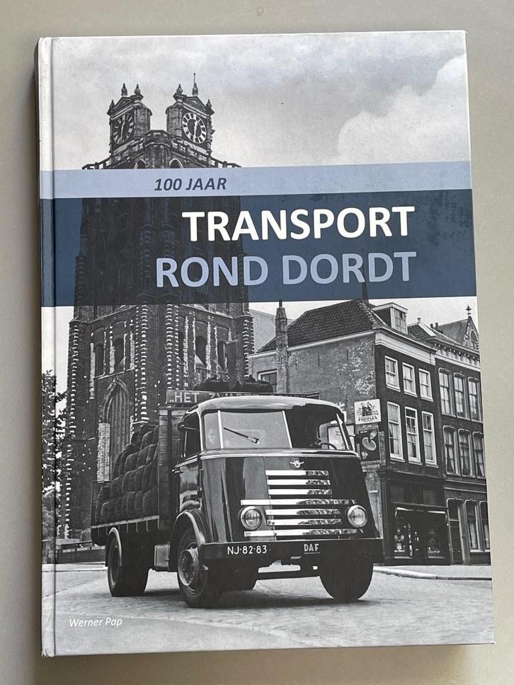 100 jaar transport rond Dordt 2018 (Vrachtwagens), Boeken, Vervoer en Transport, Zo goed als nieuw, Vrachtwagen, Ophalen of Verzenden