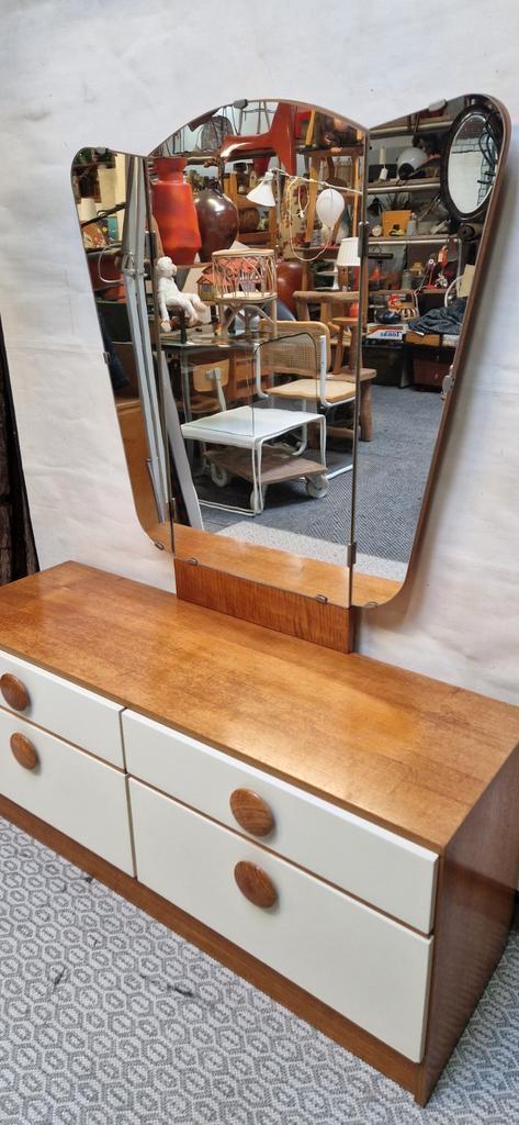 vintage toilettafel/retro make up tafel/dressoir, Verzamelen, Retro, Huis en Inrichting, Ophalen