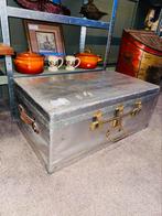 Vintage aluminium kist uit Singapore, Huis en Inrichting, Woonaccessoires | Kisten, Ophalen