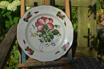 Div. aardewerk borden floraal decor op 1 na 19e/20e eeuw (6) beschikbaar voor biedingen