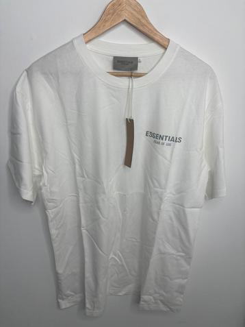 Essentials shirt beschikbaar voor biedingen