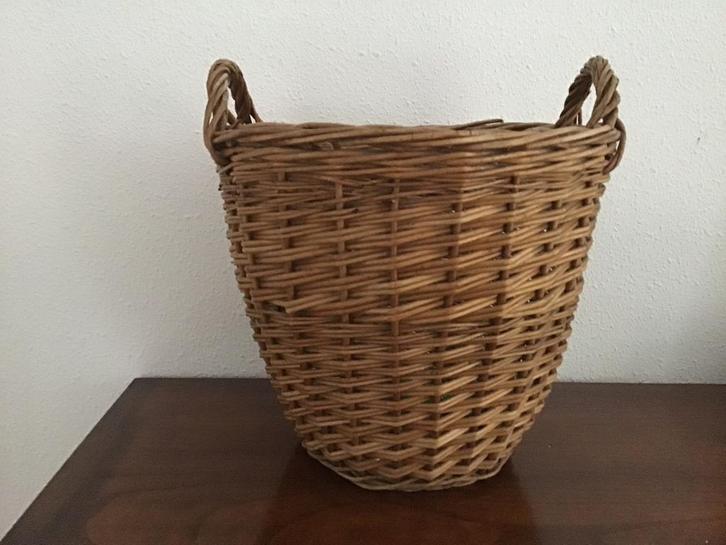 Retro rieten stofdoekenmandje / poets mandje., Huis en Inrichting, Woonaccessoires | Schalen en Manden, Zo goed als nieuw, Rond