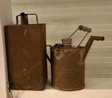 Brocante oude olie- benzine- petroleum kan / roestig beschikbaar voor biedingen