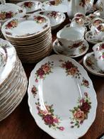 14 pers Eet- en koffie servies met prachtig rozen decor, Ophalen, Zo goed als nieuw, Porselein, Overige stijlen