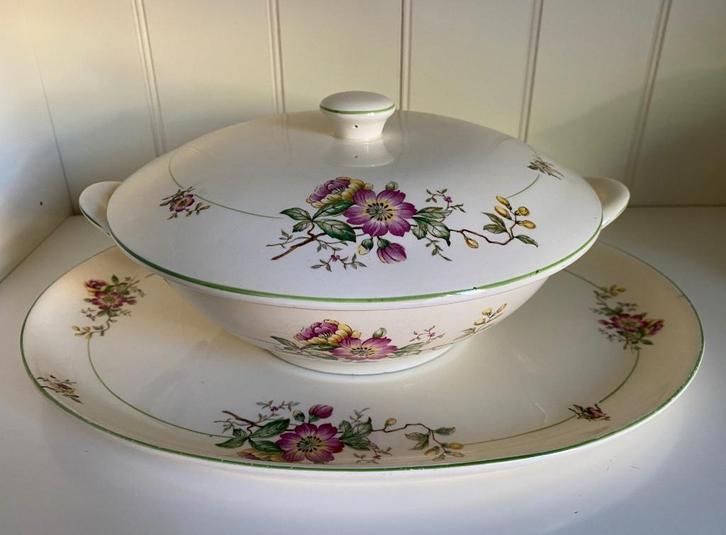 Schaal en dekschaal/terrine 'Wilde Roos' van 't Molentje, Antiek en Kunst, Antiek | Servies los, Ophalen of Verzenden