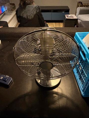Ventilator - Tafelmodel beschikbaar voor biedingen