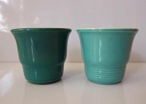 2 vintage bloempotjes in blauwgroen en zeegroen. 9 cm hoog, Antiek en Kunst, Antiek | Keramiek en Aardewerk, Ophalen of Verzenden
