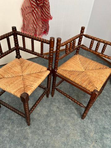 Set van 2 Antieke Hoekstoelen beschikbaar voor biedingen