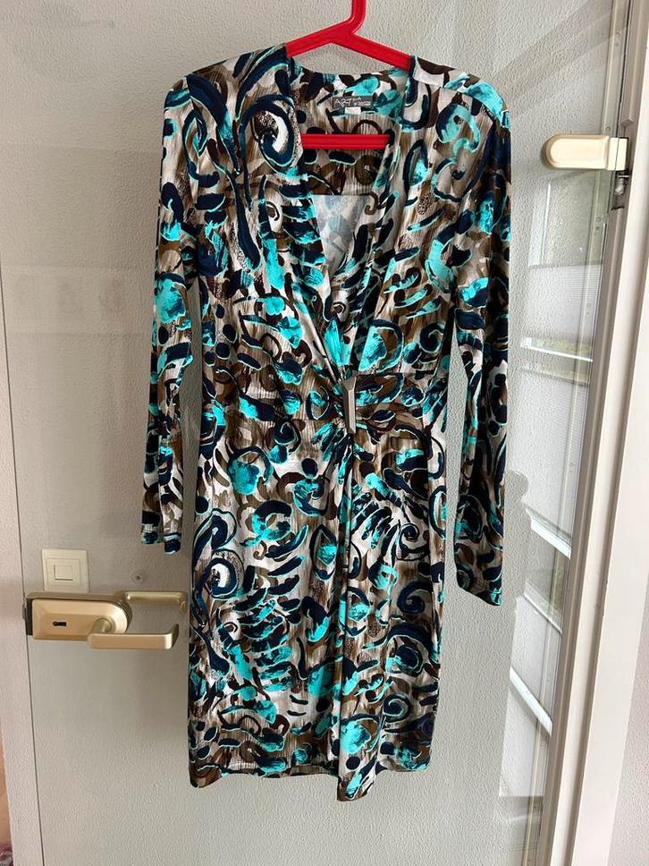 Art Simply Dolcezza Jurk Maat M MOET WEG, Kleding | Dames, Jurken, Nieuw, Maat 38/40 (M), Blauw, Knielengte, Ophalen of Verzenden