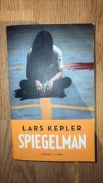 Lars Kepler - Spiegelman, Boeken, Thrillers, Scandinavië, Ophalen of Verzenden, Zo goed als nieuw, Lars Kepler