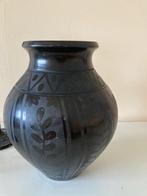 Vintage vaas zwart keramiek, Gebruikt, Zwart, Aardewerk of Porselein, Ophalen of Verzenden