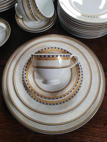 Royal Canterbury 12 pers. diner, diepe, dessertborden, 6 k+s beschikbaar voor biedingen
