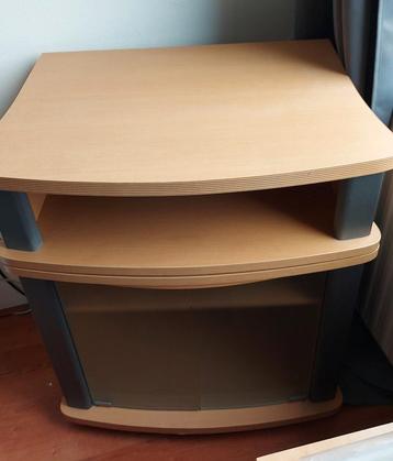 Televisiemeubel moet weg beschikbaar voor biedingen