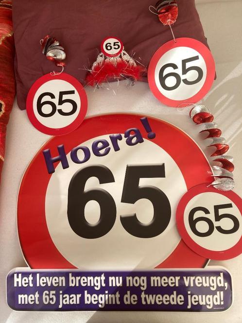 verjaardag versiering 65 jaar, Hobby en Vrije tijd, Feestartikelen, Zo goed als nieuw, Versiering, Verjaardag, Ophalen