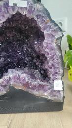 Prachtige diep paarse amethist geode Brazilië 28,71 kg, Ophalen of Verzenden, Mineraal