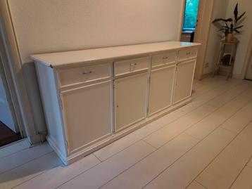 Dressoirkast met deuren en lades beschikbaar voor biedingen