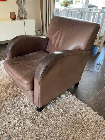 Leren fauteuils beschikbaar voor biedingen