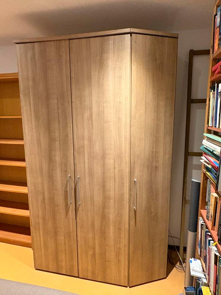 Kledingkast met schuine zijde - eiken fineer, Huis en Inrichting, Kasten | Kledingkasten, Zo goed als nieuw, 200 cm of meer, 100 tot 150 cm