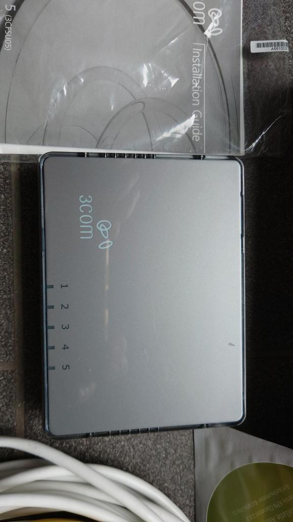 KPN 5-poorts switch 3Com type: 3CFSU05. Ongebruikt in OVP, Computers en Software, Routers en Modems, Nieuw, Router, Ophalen of Verzenden