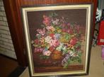 Geborduurd schilderij met een mooi boeket bloemen in vaas., Huis en Inrichting, Woonaccessoires | Schilderijen, Tekeningen en Foto's