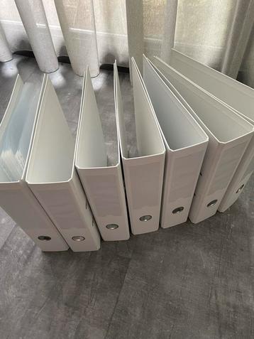 7 Witte A4 Ordners (75mm) + Insteekhoezen - Nagenoeg Nieuw beschikbaar voor biedingen