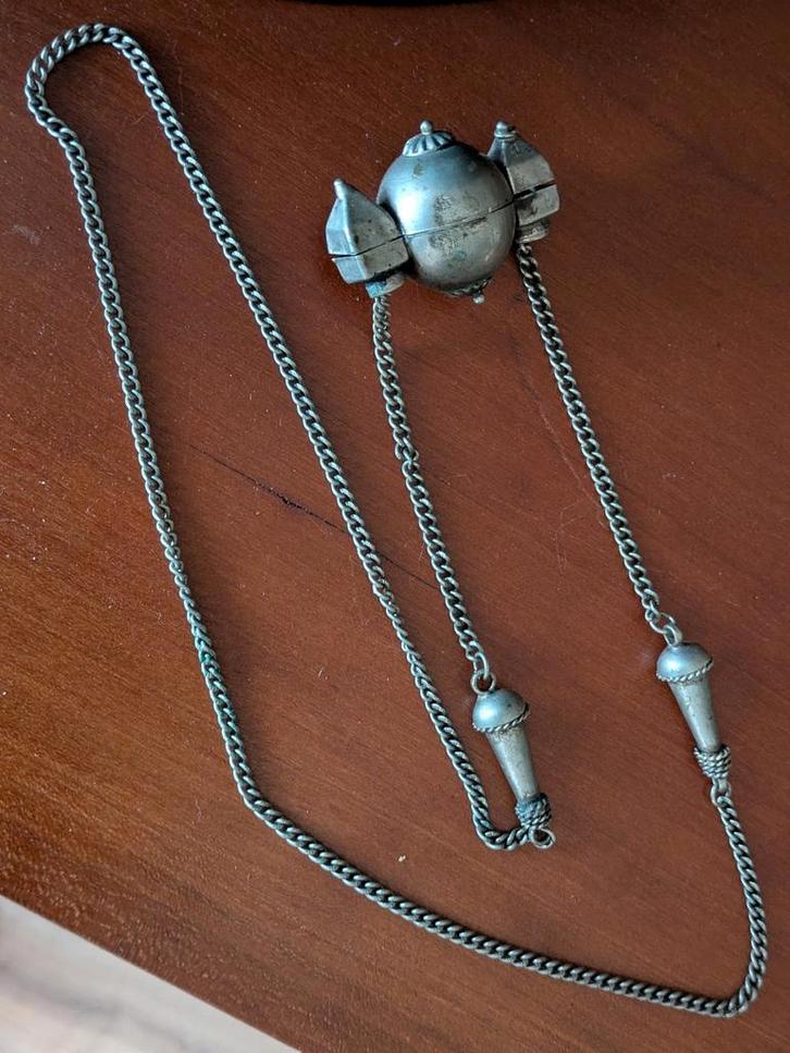 Tk hoogwaardig antiek zilveren Shiva Lingam doos Zuid-India, Antiek en Kunst, Antiek | Goud en Zilver, Ophalen of Verzenden