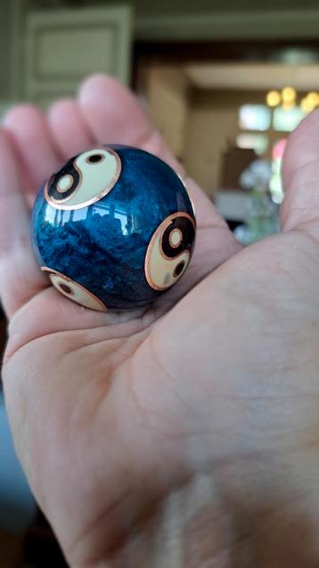 Meditatieballen  beschikbaar voor biedingen