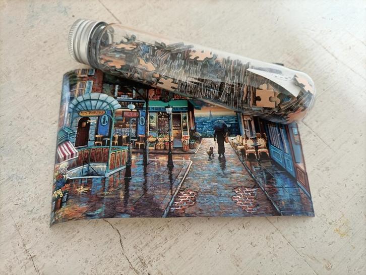 Mini puzzel in buisje romantische stad (reispuzzel), Hobby en Vrije tijd, Denksport en Puzzels, Nieuw, Legpuzzel, Minder dan 500 stukjes