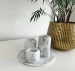 Marmeren waxinelichthouder op plateau., Huis en Inrichting, Woonaccessoires | Kandelaars en Kaarsen, Ophalen of Verzenden, Zo goed als nieuw