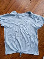 Leuk heel lichtblauw shirt met knoopje, Kinderen en Baby's, Kinderkleding | Maat 152, Ophalen of Verzenden, Gebruikt