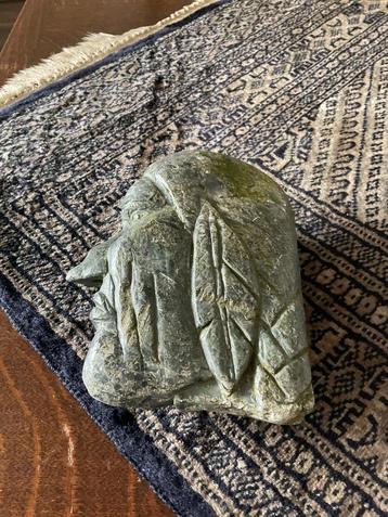 Beeld half hoofd  steen beschikbaar voor biedingen