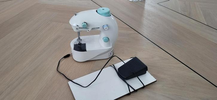 Kleine Naaimachine - Perfect voor Beginners!, Hobby en Vrije tijd, Naaimachines en Toebehoren, Naaimachine, Overige merken, Ophalen of Verzenden