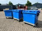 Drie nette rolcontainers blauw, Ophalen