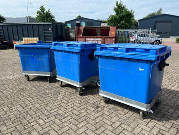 Twee nette rolcontainers blauw beschikbaar voor biedingen