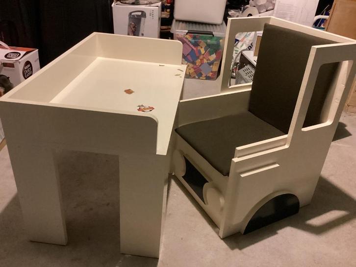 Kinder bureau met een stoel, Kinderen en Baby's, Kinderkamer | Tafels en Stoelen, Gebruikt, Tafel(s) en Stoel(en), Ophalen
