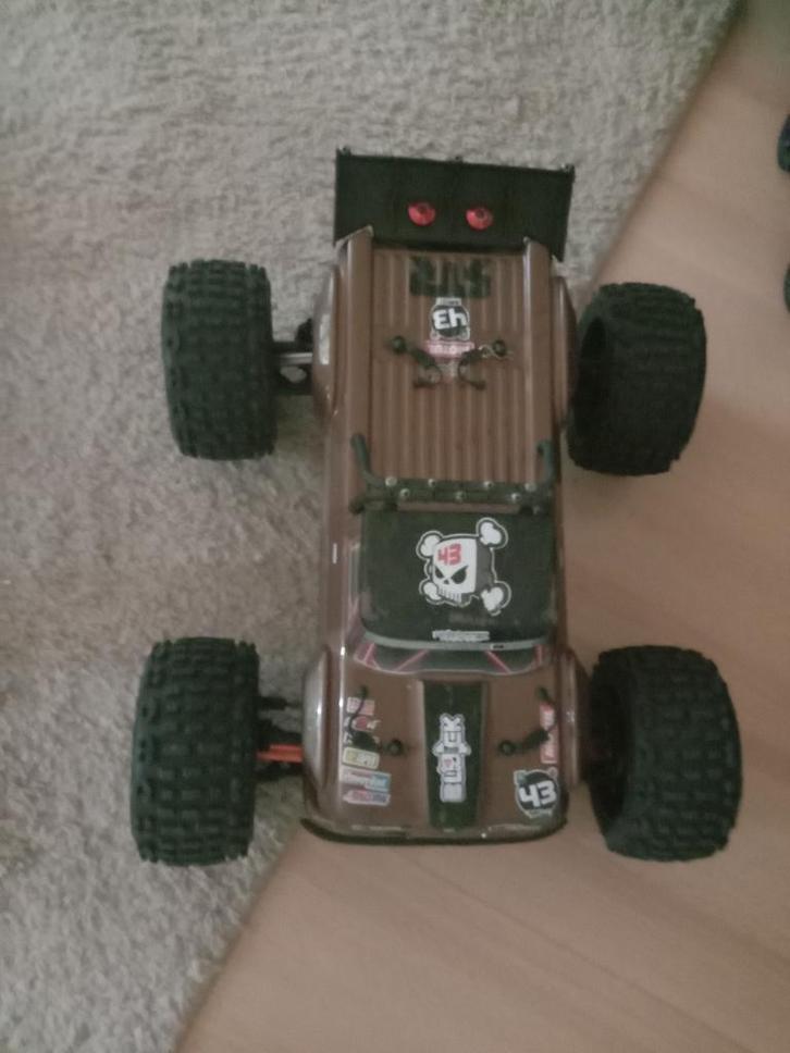 Zgan arrma outcast 4 s rtr met lipo en avc v1 upgrades, Hobby en Vrije tijd, Modelbouw | Radiografisch | Auto's, Zo goed als nieuw