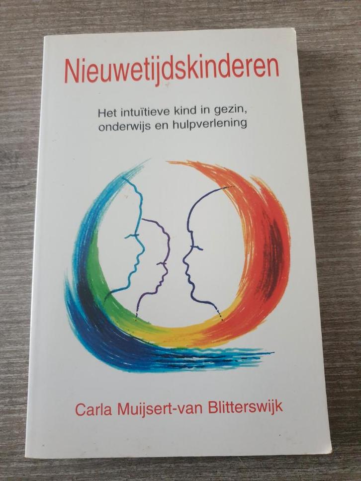 Nieuwetijdskinderen - Carla Muijsert-van Blitterswijk, Boeken, Overige Boeken, Gelezen, Ophalen of Verzenden