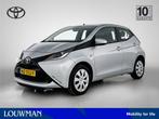 Toyota Aygo 1.0 VVT-i x-play Automaat | Camera | Multimedia, Stof, Gebruikt, Zwart, 4 stoelen