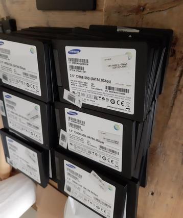 Partij 100x 128GB SSD's beschikbaar voor biedingen