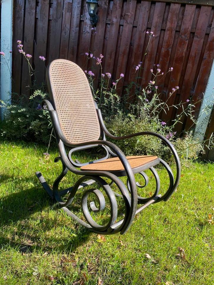 Thonet schommelstoel, Antiek en Kunst, Antiek | Meubels | Stoelen en Banken, Ophalen