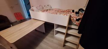 (Half)hoogslaper met bureau beschikbaar voor biedingen