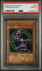 Dark Magician SDY-006 - PSA 8, Hobby en Vrije tijd, Verzamelkaartspellen | Yu-gi-Oh!, Ophalen of Verzenden, Zo goed als nieuw