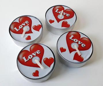 4 waxinelichtjes met tekst: LOVE, €3 incusief verzenden! beschikbaar voor biedingen
