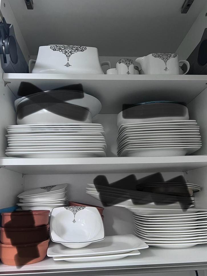 Serviesset 12 personen, Huis en Inrichting, Keuken | Servies, Gebruikt, Bord(en), Overige stijlen, Overige materialen, Ophalen