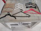 Gratis Kledinghangers - 16 stuks, Kleding | Dames, Ophalen, Gebruikt, Hout, Kinderen en Volwassenen