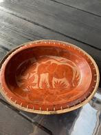 Schaal met olifant en rotan rand. 49x30 Ophalen  €10, Antiek en Kunst, Ophalen